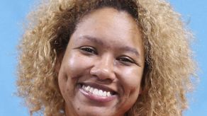 La televisora KFVS informó que una mujer había llamado a la policía el viernes poco después de las 11 de la noche para reportar que había matado a su novio con una espada.