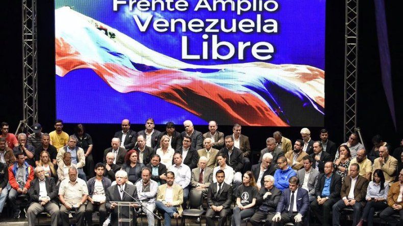 Oposición venezolana se juega otra carta incierta en su lucha contra Maduro