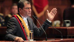 Correa congela por 2 años salario de autoridades del Gobierno de Ecuador