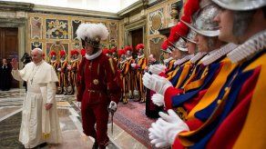 Los nuevos 30 reclutas de la Guardia Suiza juraron fidelidad al papa