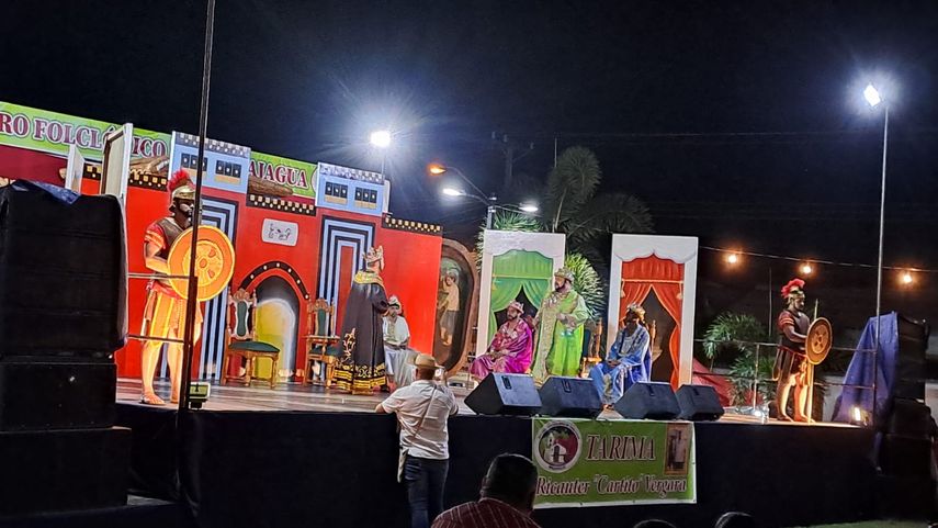 Los reyes magos visitan al rey Herodes. Los reyes magos visitan al rey Herodes.