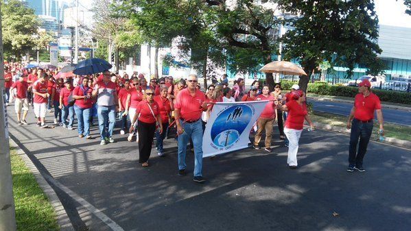 Con caminata y convivio católicos celebran el Jubileo de la Familia