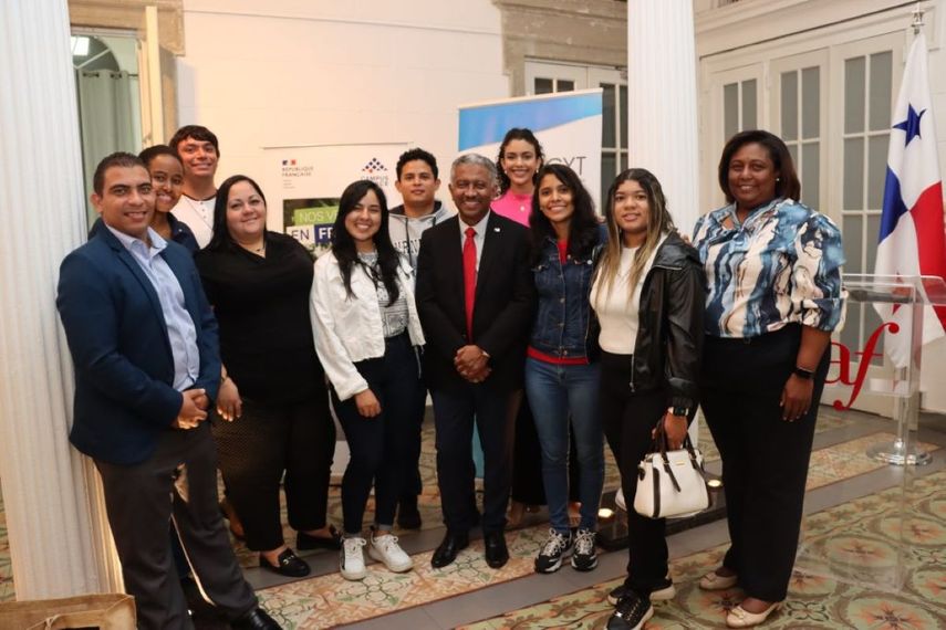 Becas para ir a Francia: ¿Qué carreras se beneficiarán?