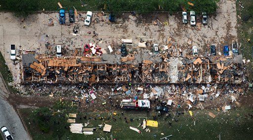 Extraen 12 cadáveres tras explosión en Texas