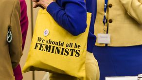 La UE dice que una de cada tres mujeres de la UE experimentó alguna forma de violencia física o sexual a partir de los 15 años.