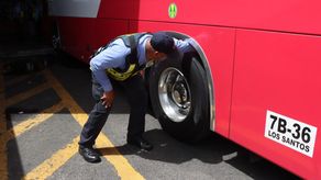 Unidades de la ATTT realizan inspección de autobuses en la Terminal de Albrook.