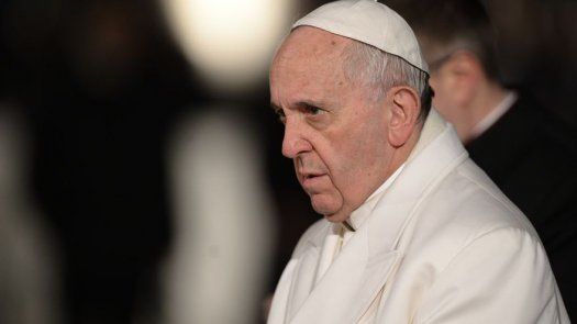 El papa Francisco bautizara hoy a 12 adultos durante la Vigilia Pascual