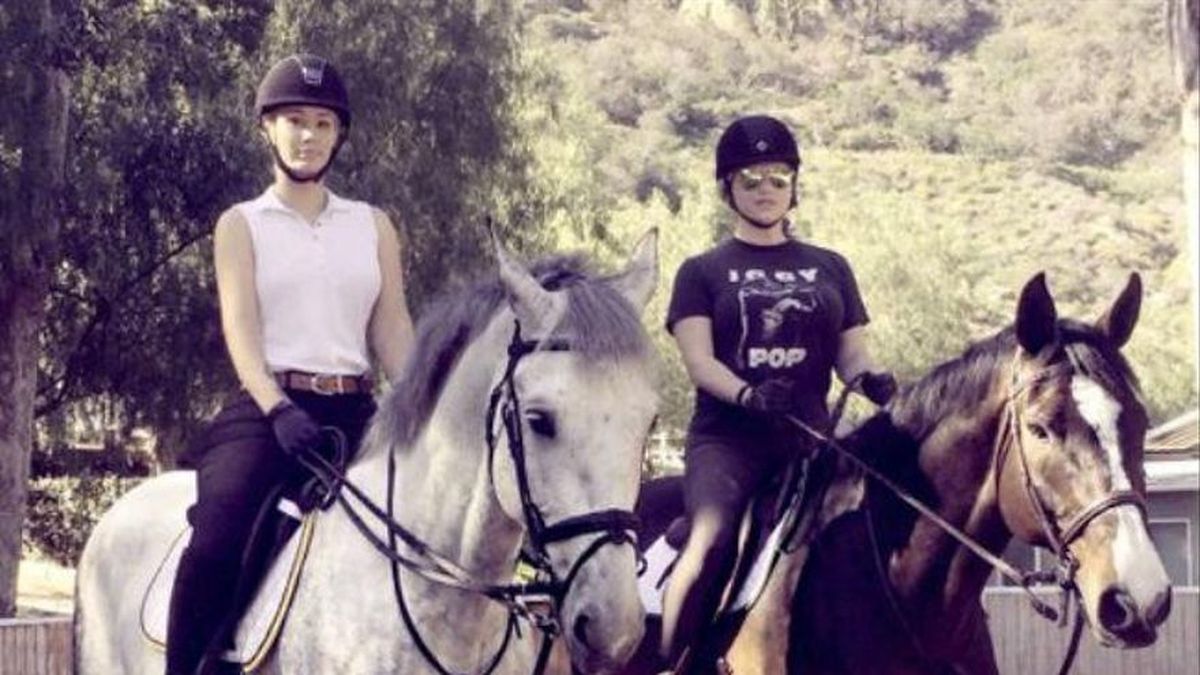 Iggy Azalea A Caballo Profile For Fabian Torres