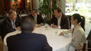 Varela se reúne junto a su vice Isabel St. Malo con empresarios