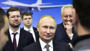 El presidente Putin elogia nuevo bombardero ruso