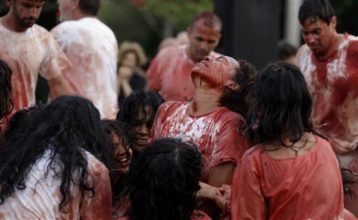Sangre, vísceras y desnudos: el polémico Nitsch llega a Cuba