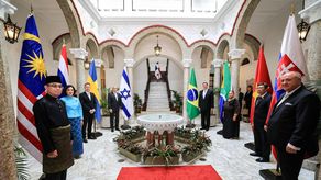 Embajadores de ocho países presentan cartas credenciales