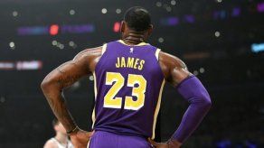 Lakers limitarán tiempo de juego de LeBron James el resto de temporada