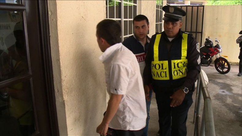 Dos colombianos capturados tras asaltar a pareja en restaurante