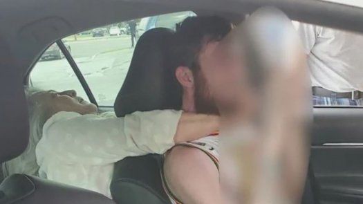 Los testigos de la agresión al conductor de Uber intervinieron y lograron reducir a la mujer y llamar a la policía.