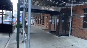 El Peter Luger Steak House, cuyo origen se remonta a 1887, es conocido como uno de los mejores restaurantes de Nueva York para degustar carne.