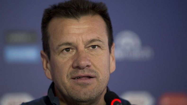 Dunga dice que Brasil debe atacar como un boxeador a Chile