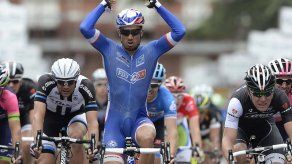 El francés Bouhanni gana la décima etapa