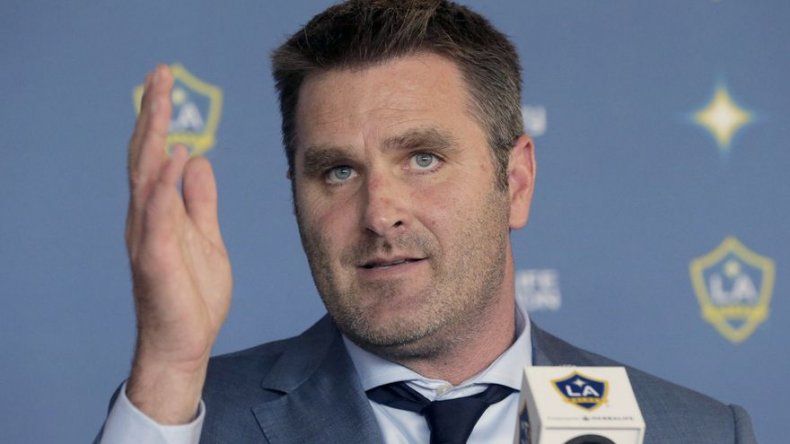 Galaxy confirma fichaje de Jonathan y despide al técnico