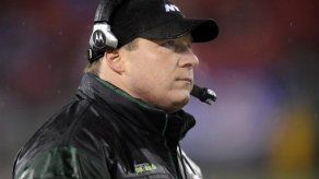 Ruedan cabezas de tres técnicos en la NFL