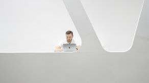 Otras personas asistirán de forma virtual, así como una tercera parte de los 350 oradores de la exposición tecnológica, incluido el fundador de Tesla, Elon Musk.