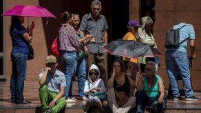 Jubilados venezolanos vuelven a protestar y denuncian humillación por pagos