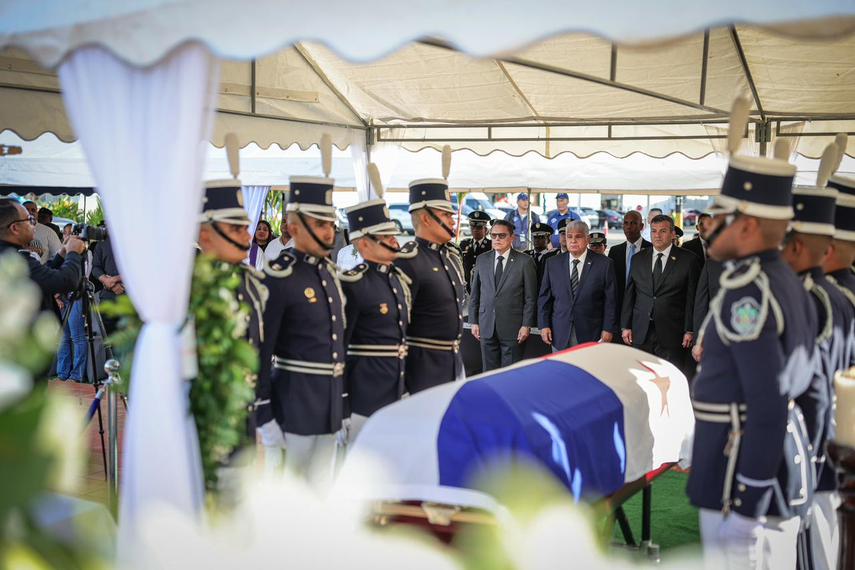 Dan el último adiós a capitán asesinado en Caimitillo