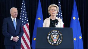 Joseph Biden, presidente de Estados Unidos y Ursula von der Leyen, presidenta de la Comisión Europea.