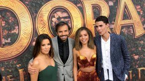 Eva Longoria y Eugenio Derbez estrenan en Miami Dora y la ciudad perdida