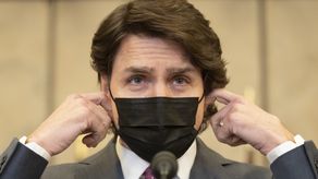 El lunes, el primer ministro Justin Trudeau invocó poderes especiales bajo la ley de emergencia para tratar de poner fin al sitio en la capital y otros lugares del país.