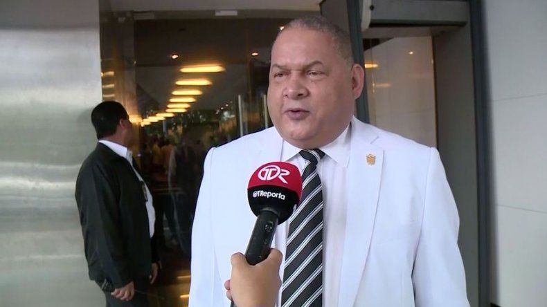 Robinson dice que apoyo a De León es seguirle el juego al Gobierno