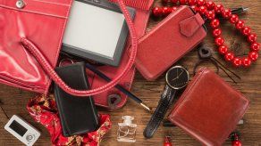 Esenciales que toda mujer debe llevar en la cartera