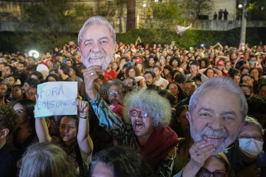 Lula se anotó puntos a su favor cuando confrontó a Bolsonaro con críticas a su manejo de la pandemia de COVID-19 en Brasil