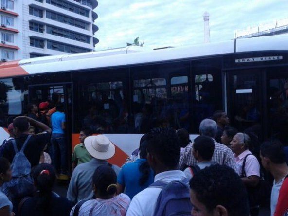 Salida de diablos rojos genera caos en Panamá