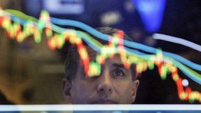 Temores por los salarios arrastran a Wall Street