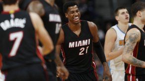 Con doble doble de Whiteside