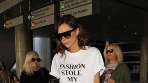 ¿Por qué no sonríe nunca Victoria Beckham? Desvela el misterio