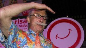 Patch Adams dice que la gente no ríe lo suficiente debido al capitalismo