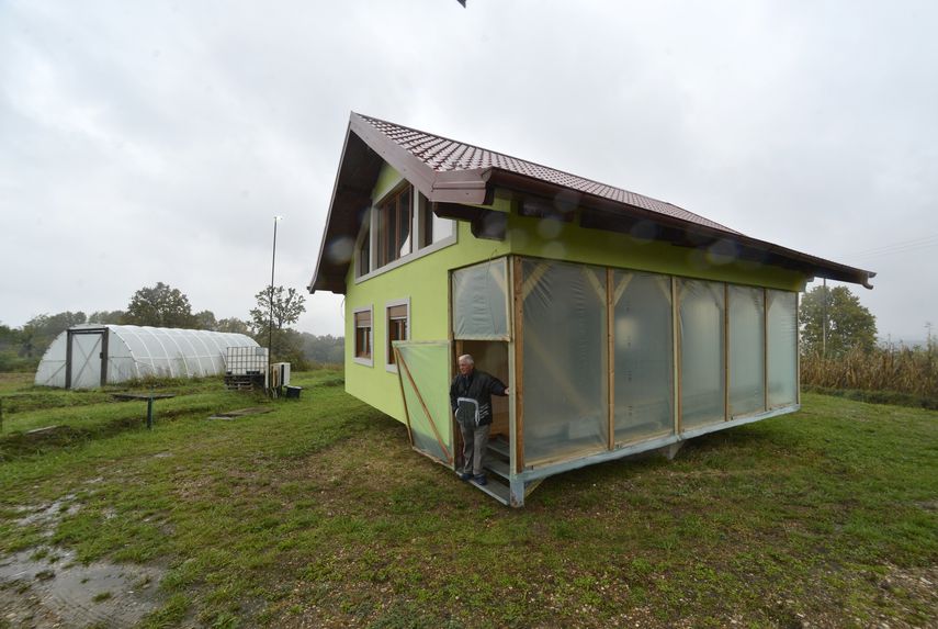 &nbsp;La casa rotativa que construyó en Bonia Vojin Kusic fue hecha para satisfacer las cambiantes preferencias de su esposa sobre lo que desea ver por la ventana cuando se despierta.