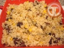 Arroz con maíz y pasitas.