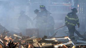 Bomberos mueren en incendio en Kansas; salvaron residentes