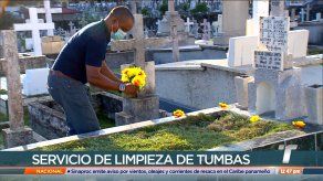 Panameños visitan tumbas de sus familiares