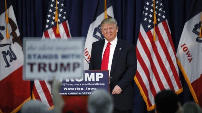 Trump: Noqueen a tiradores de tomates