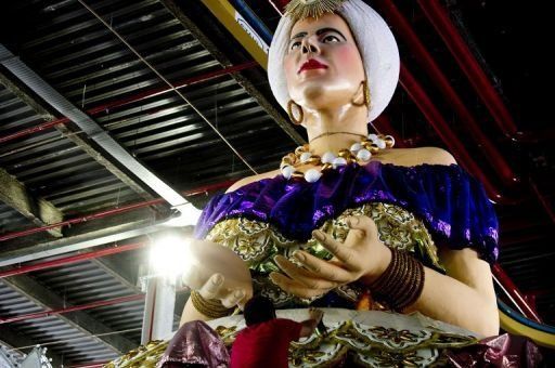 Las dos pasiones de musa de escuela de samba: el carnaval y un cerdo