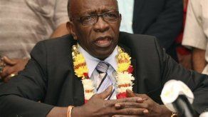 Warner renuncia a gabinete de Trinidad y Tobago