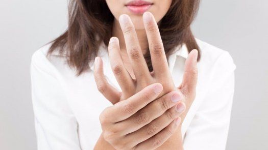 Manos dormidas o con hormigueo: ¿Por qué sucede?