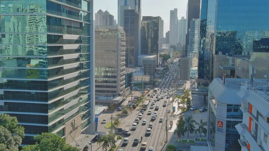 MEF informa que prima de riesgo país de Panamá baja 40%