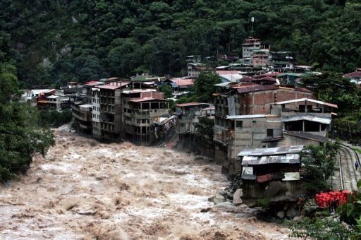 Rescatan 11 cadáveres de 21 desaparecidos por aluvión en Perú