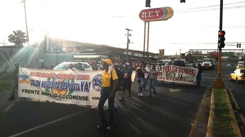 Avanza manifestación pacífica en Colón mientras la policía se despliega en la ciudad