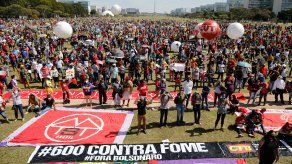 Bajo el lema Fuera Bolsonaro, los manifestantes también demandaron más vacunas contra la covid-19, después de que se conoció que el Gobierno de Brasil rechazó el año pasado en diversas ocasiones una primera remesa de vacunas del laboratorio Pfizer.